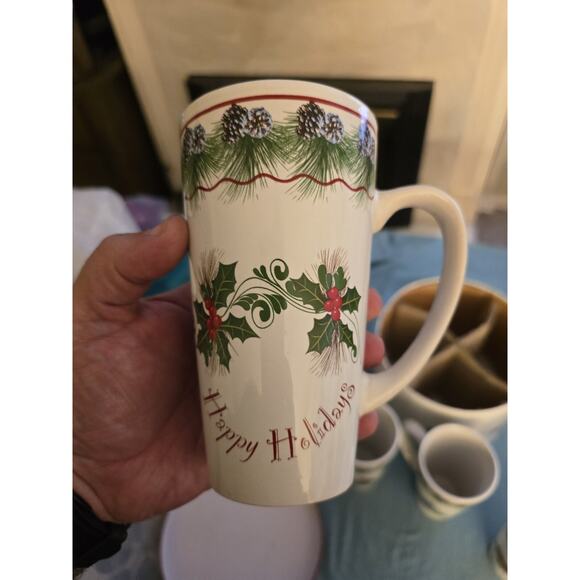 4 Holiday Glasses In Hatbox Christmas Cardinals Trees Holly - Picture 5 of 14